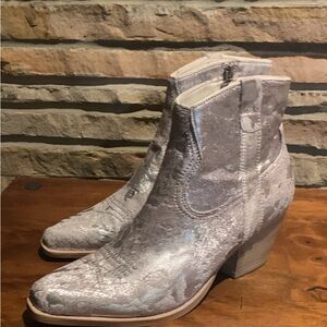 🩷🩶🩷Dolce Vita Ankle Boots🩷🩶🩷